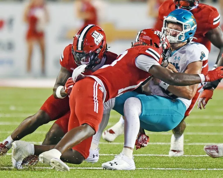 Darian Mensah looks to lead the Blue Devils over the Wolf Pack