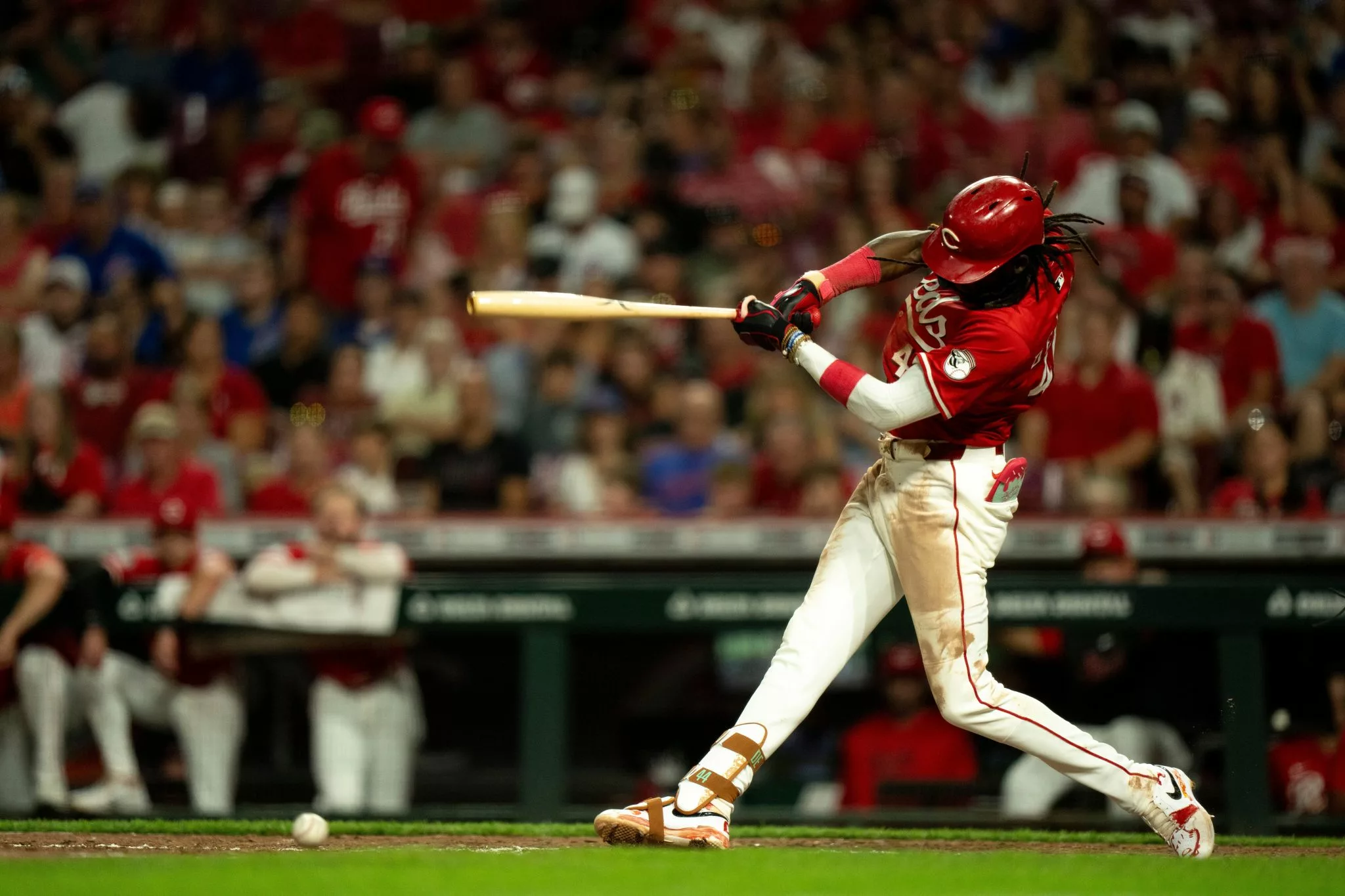 Elly De La Cruz looks to lead the Reds over the Pirates