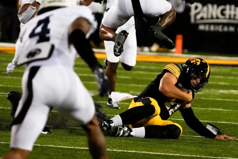 Minnesota Golden Gophers vs Iowa Hawkeyes Picks and Prediction