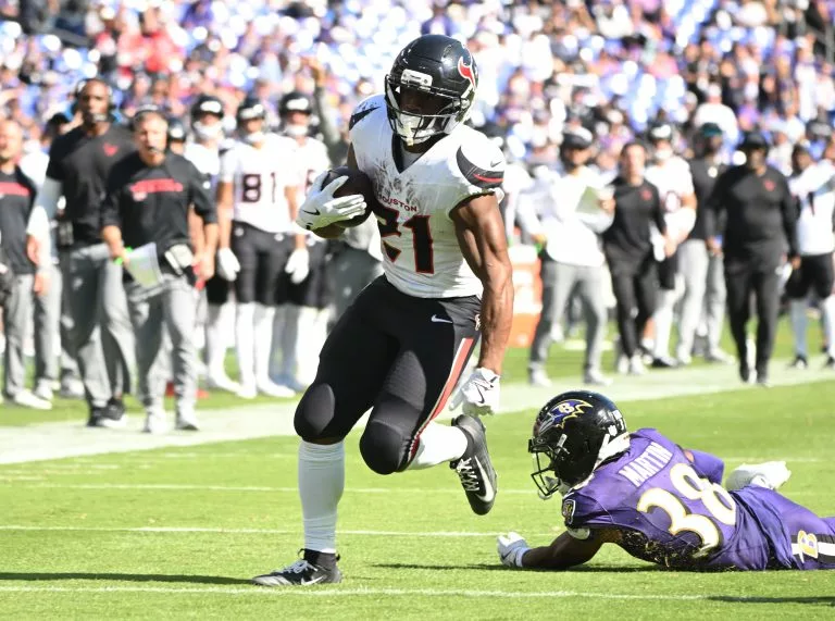 Nick Chubb looks to lead the Texans over the seahawks