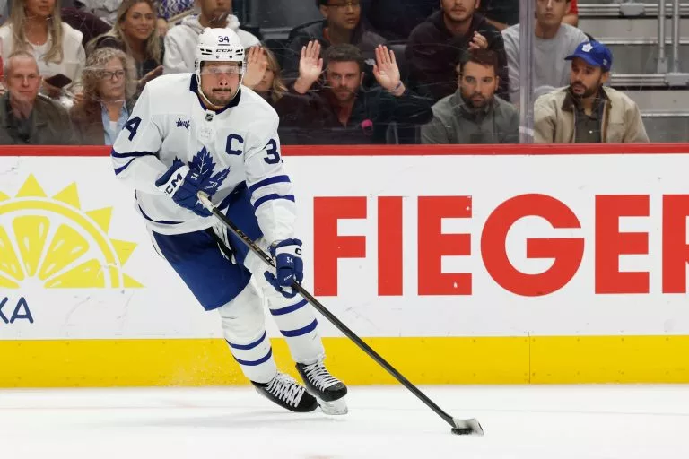 Auston Matthews looks to lead the Maple Leafs over the Predators
