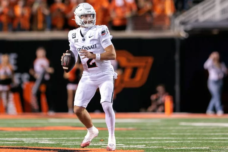 Brendan Sorsby looks to lead the Bearcats over the Bears