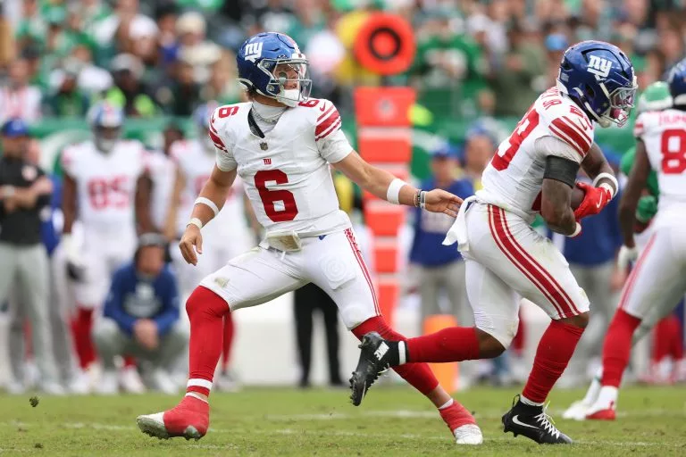 Jaxson Dart looks to lead the Giants over the Niners