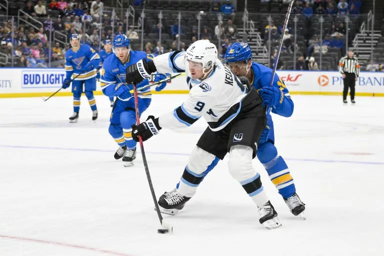 Clayton Keller looks to lead the Mammoth over the Lightning.