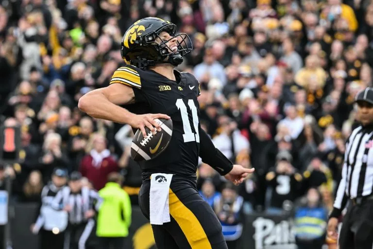 Michigan State Spartans vs. Iowa Hawkeyes prediction.
