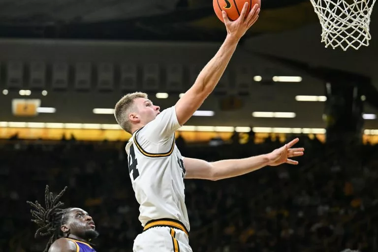 Bennett Stirtz looks to lead Iowa over Xavier