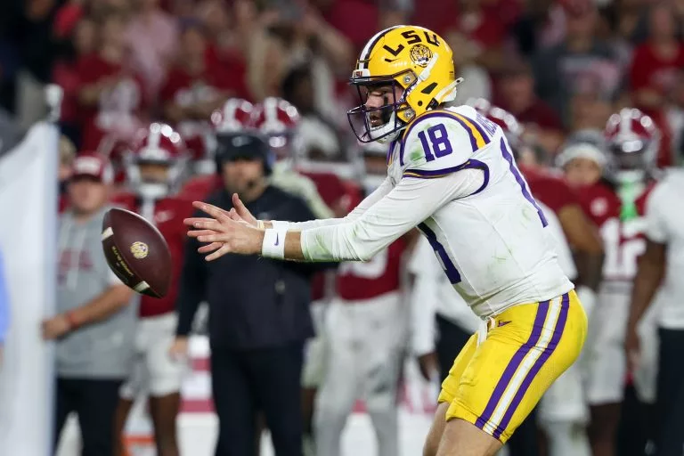 Garrett Nussmeier looks to lead the Tigers over the Razorbacks