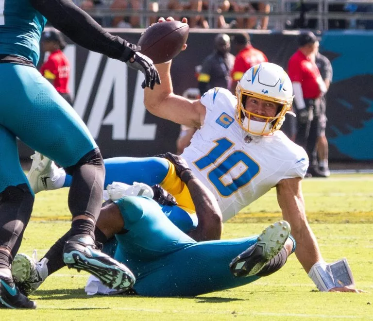 Raiders vs. Chargers pick and prediction