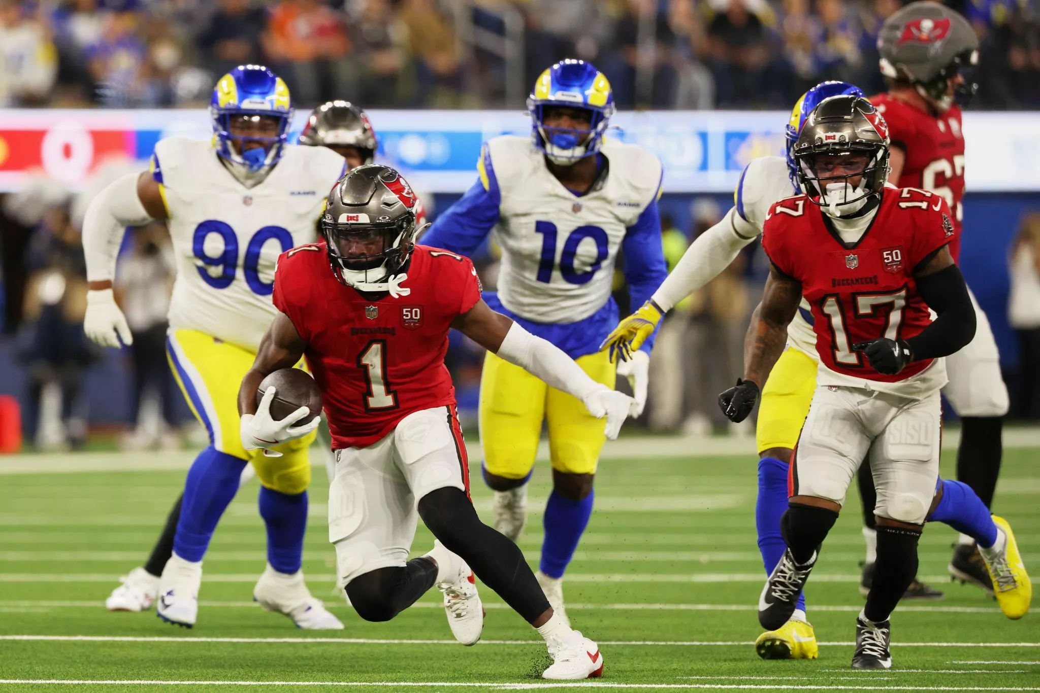 Rachaad White looks to lead the Buccaneers over the Cardinals