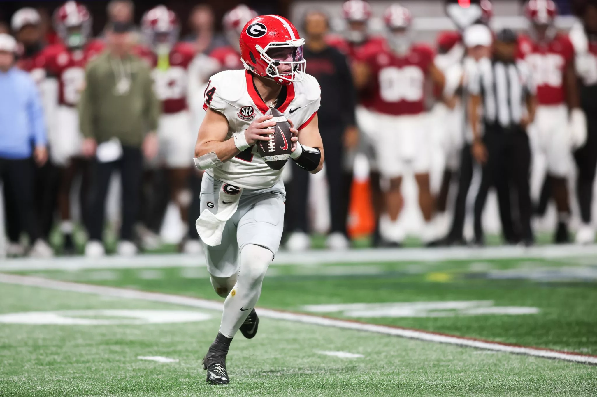 Gunner Stockton looks to lead the Bulldogs over the Rebels