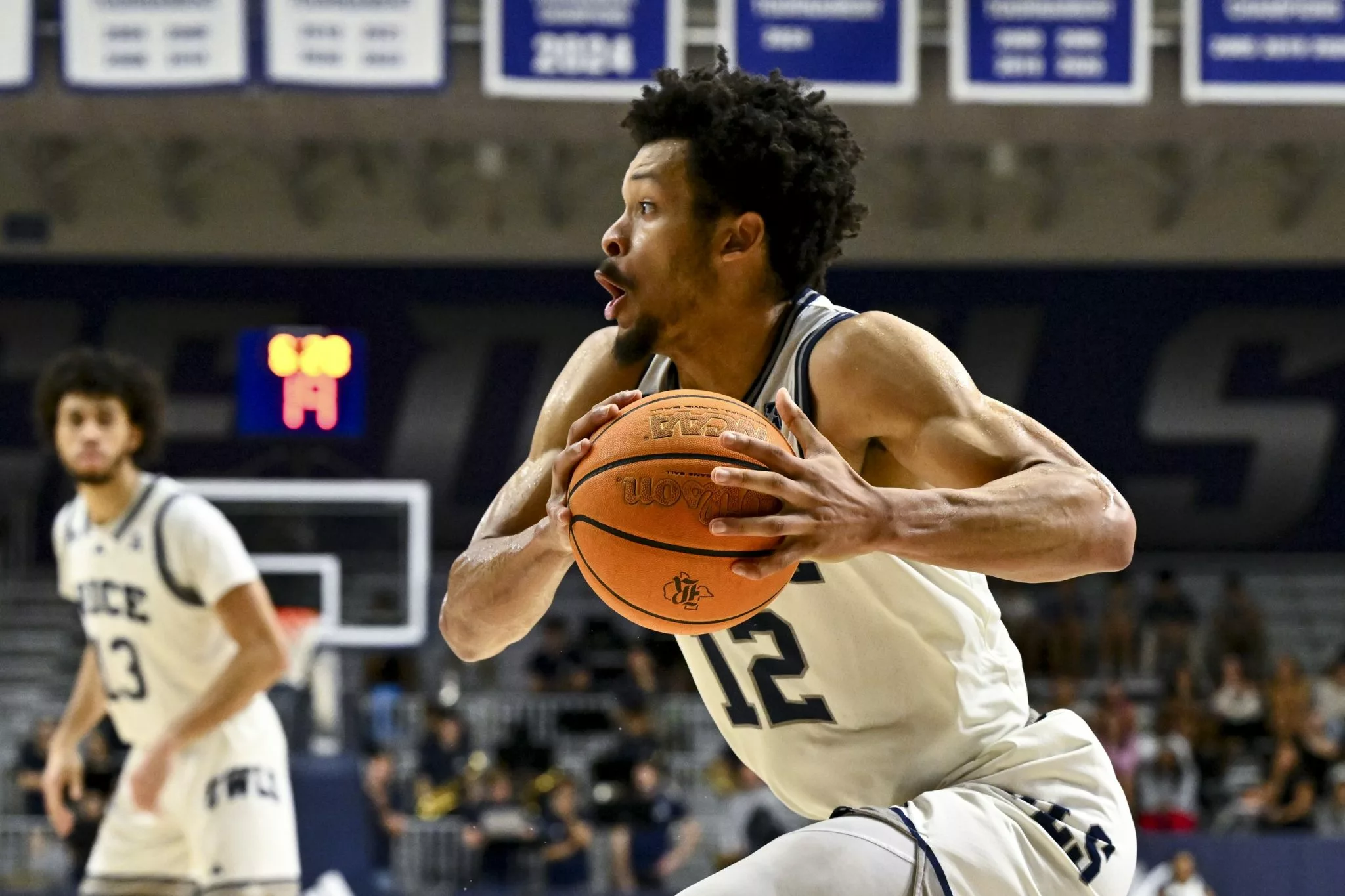 Trae Broadnax looks to lead the Owls over the Bulls