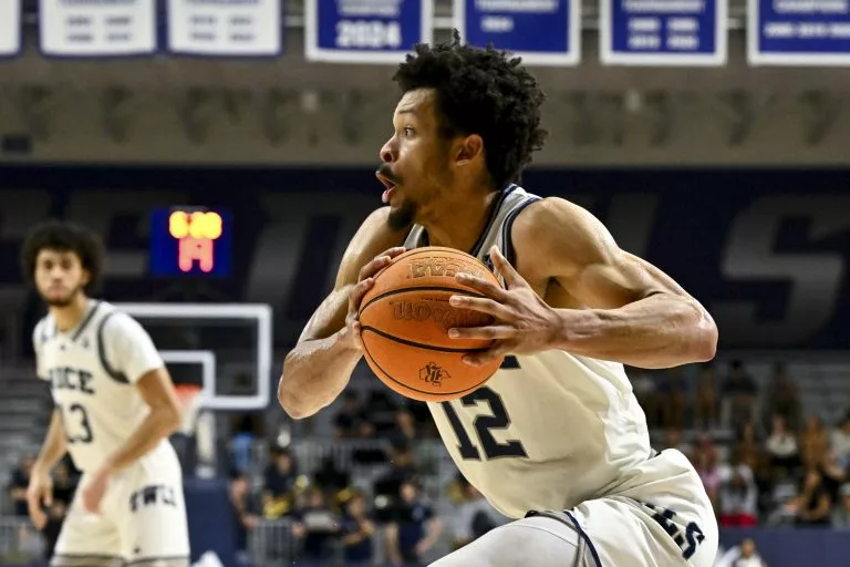 Trae Broadnax looks to lead the Owls over the Bulls