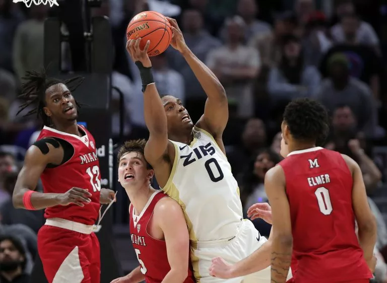 Amani Lyles looks to lead the Zips over the Bulls
